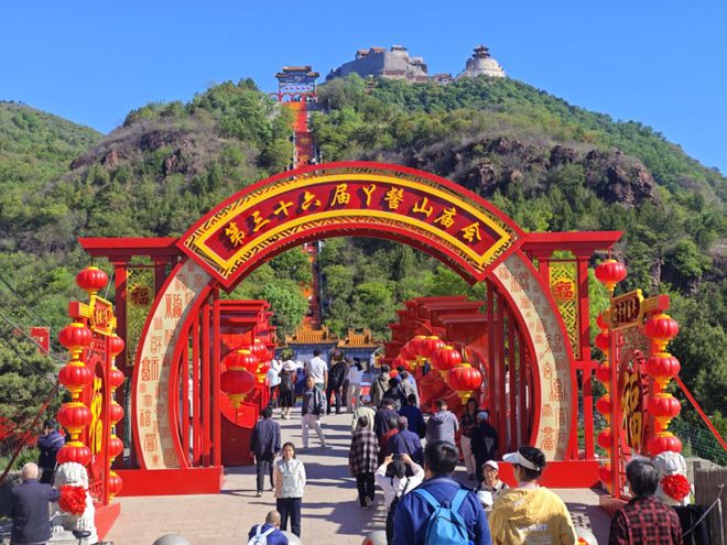 错峰赴约丫髻山庙会的精彩！EVO真人平台五一欢乐落幕(图2)