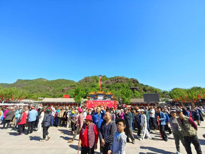 错峰赴约丫髻山庙会的精彩！EVO真人平台五一欢乐落幕(图4)